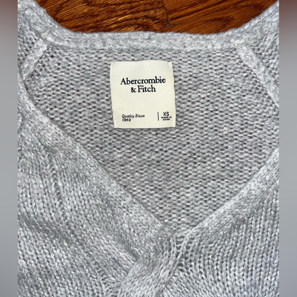 Abercrombie & Fitch Light Gray Knit Pullover